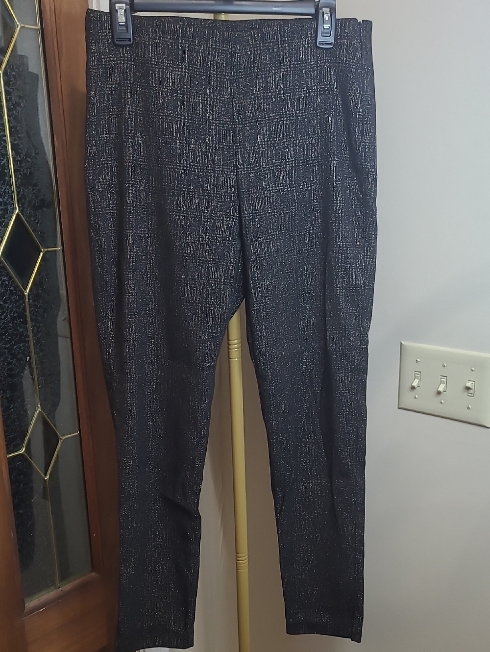 Old Navy Black with Gold Threading High-Rise Pixie Skinny Pants size Medium